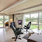 Livia - 900m From The Sea By Interhome