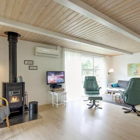 Holiday Livia - 900m From The Sea In Western Jutland By Interhome